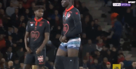 水火不容！桑德兰主场比分牌无纽卡队名与队徽，仅标注为客队（宿敌对立！桑德兰主场记分牌不显示纽卡队名与队徽，仅标注“客队”）