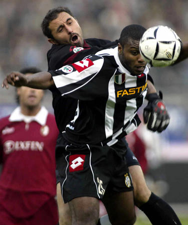 迎战阿联酋！伊拉克巴士拉省宣布放假一天，为主队营造氛围（伊拉克巴士拉省为主队造势：迎战阿联酋，全省放假一天）