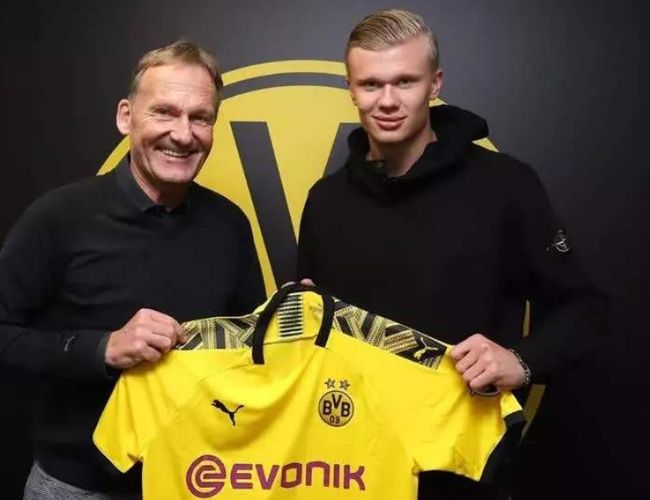 2-1，25岁英格兰国脚一剑封喉，率队2连胜反超切尔西，逼近前三