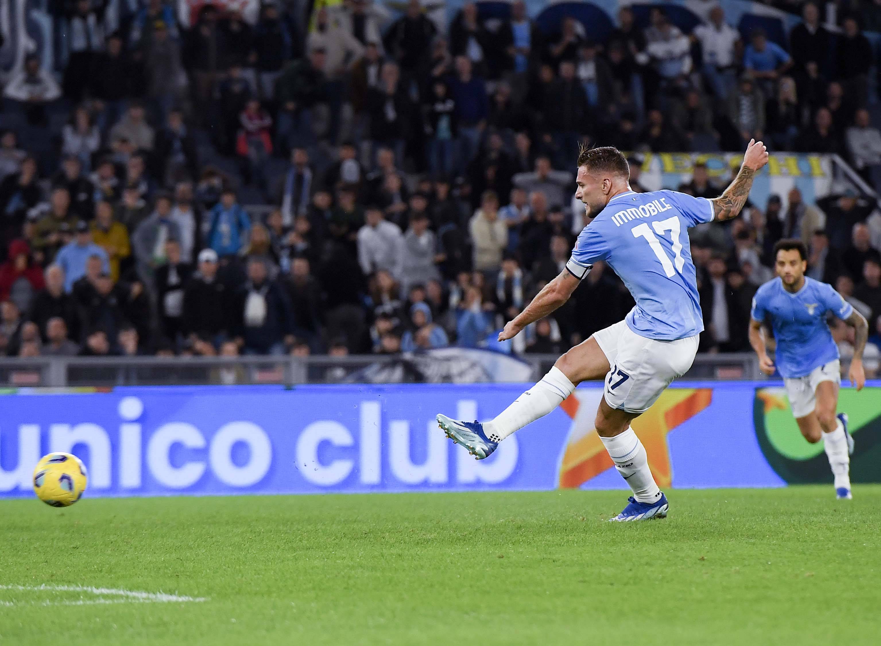 美记：艾顿因病缺席湖人今天训练，但他将随队前往犹他州