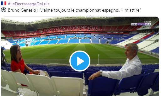 德甲生涯第10次戴帽，凯恩赛后将比赛用球带走收藏（凯恩德甲生涯第10次上演帽子戏法，赛后捧走比赛用球留作纪念）