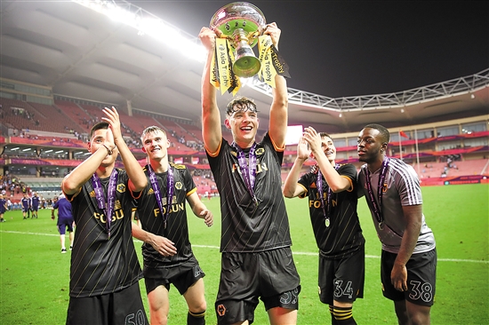 里夫斯：以前我只是双向球员，现在跟詹东相提并论太疯狂了