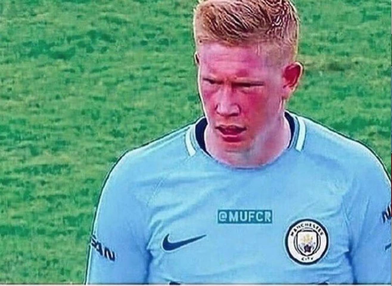 记者：目前米兰球队与弗拉霍维奇的经纪人就转会一事仍在谈判当中，球队计划明年免签球员（记者：米兰正与弗拉霍维奇经纪人洽谈转会，计划明年免签引进）