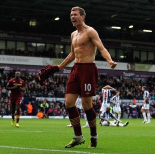 曼联英超14轮1-1战平西汉姆联，近5轮仅胜1场，阿莫林执教遇质疑，防守问题突出。