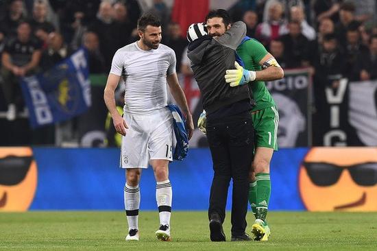 如何看待诺伊尔的失误？孔帕尼：我第一次听到这个说法