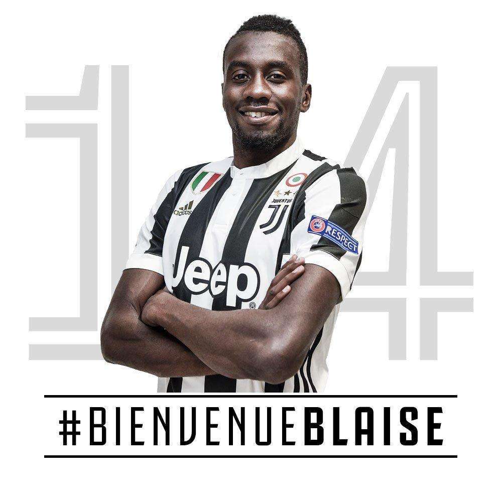 一家人整整齐齐！曼联官方晒25／26赛季合影：男女全队出镜（曼联发布25／26赛季全家福：男女一线队齐齐出镜）