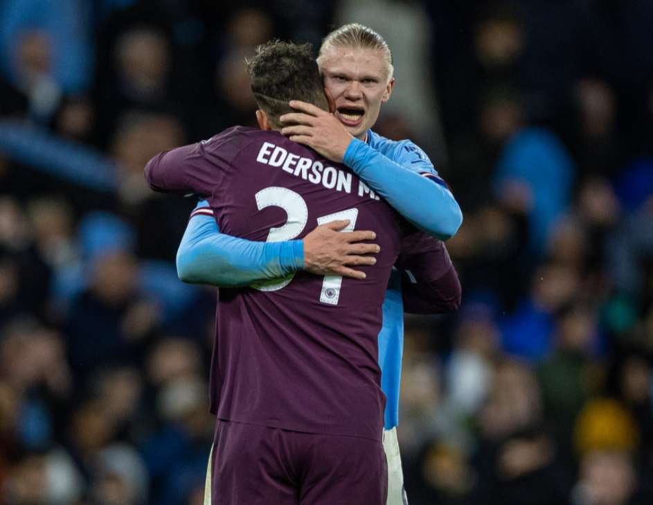 射门时速：眨眼之间，电光火石！没有什么比目睹球员...（风驰电掣的射门：一瞬即发，震撼全场）