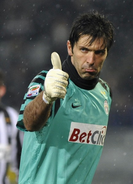 基耶萨冬窗去向成疑，意甲球队或再抛橄榄枝（基耶萨冬窗动向成谜，意甲多队或再度招手）