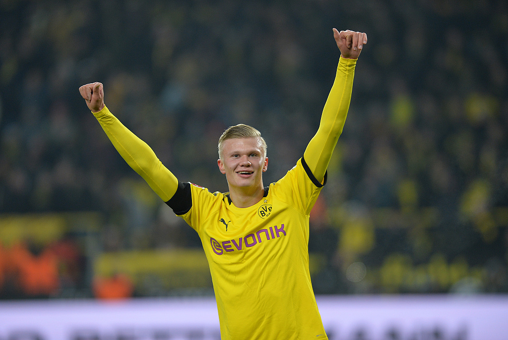 3C：骨上的钢板是我考虑退役原因之一；弗里克说表现好能抽烟